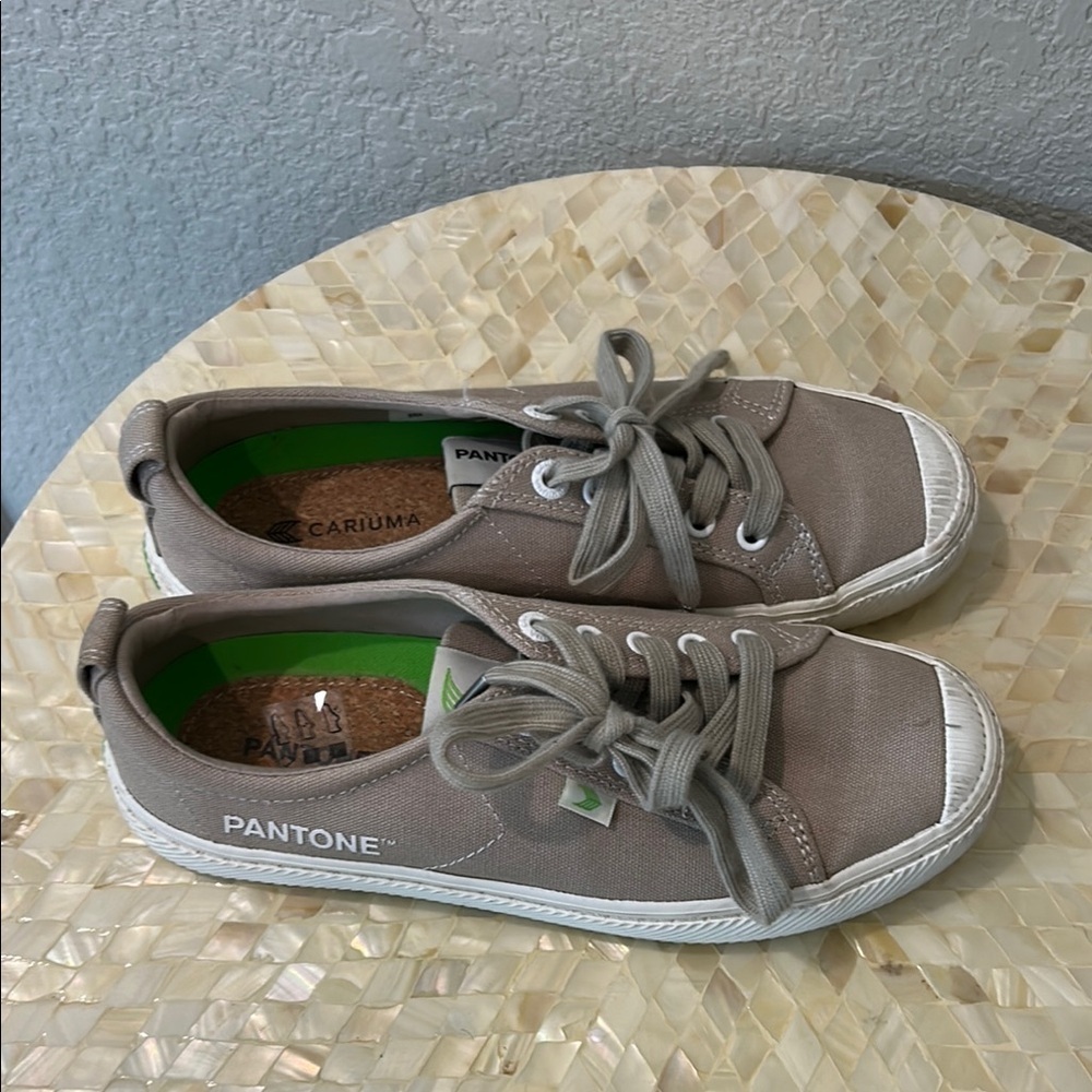 Cariuma Gray Sneakers Casual Low-Top Style - Picture 3 of 10